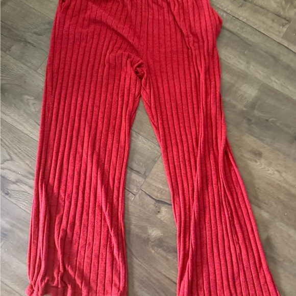 Amazon Red Ribbed Lounge Set - Picture 3 of 6